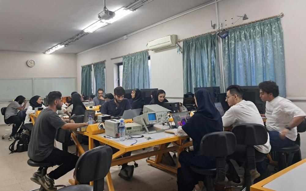 دوره آموزشی تخصصی الکترونیک کاربردی و Altium Designer در دانشگاه برگزار شد